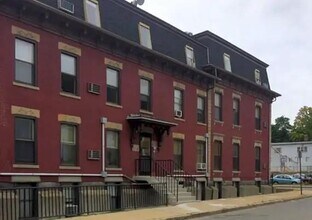 35 Day St in Fitchburg, MA - Building Photo - Building Photo