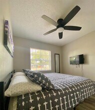 8024 Candlewoode Dr in Largo, FL - Building Photo - Building Photo