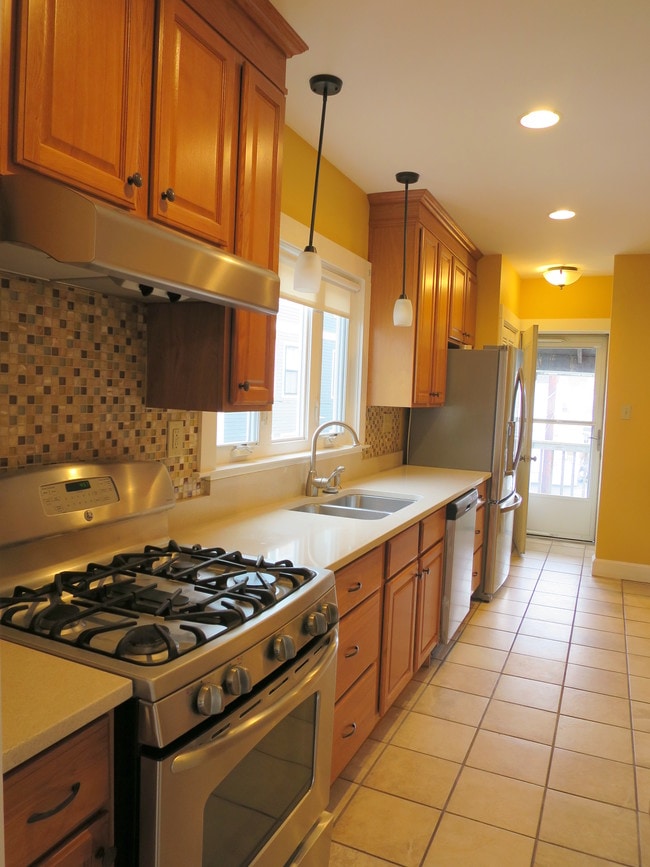 1098 Fellsway, Unit 2