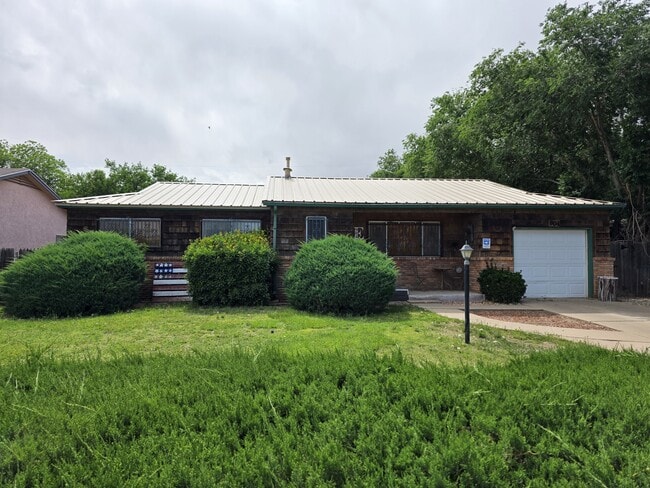property at 904 Avenida Del Sumbre