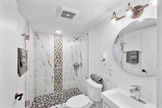 18 W Elder St in Cincinnati, OH - Foto de edificio - Building Photo