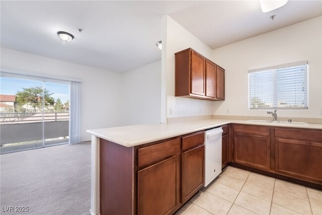 2291 W Horizon Ridge Pkwy in Henderson, NV - Foto de edificio - Building Photo