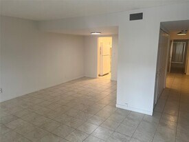 6548 SW 41st St in Davie, FL - Building Photo