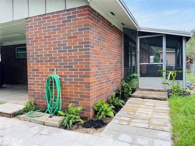 808 Carol Ct in Tavares, FL - Building Photo - Building Photo