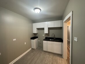 849 N Laramie Ave, Unit Marin Property 1 in Chicago, IL - Foto de edificio - Building Photo