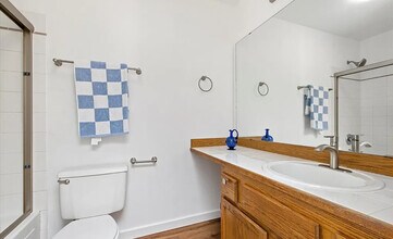833 SW Sunset Blvd in Renton, WA - Building Photo - Building Photo