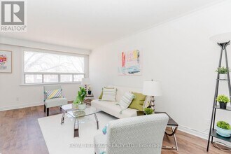 55 Bridgenorth Crescent in Toronto, ON - Building Photo - Building Photo