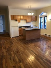 631 W Barry, Unit #105 in Chicago, IL - Foto de edificio - Building Photo