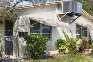 5831 Taylor St in Hollywood, FL - Building Photo