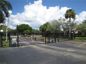 12939 Cherrydale Ct in Ft. Myers, FL - Building Photo - Building Photo
