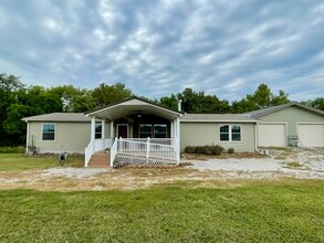 529 NE 851st Rd in Knob Noster, MO - Building Photo - Building Photo