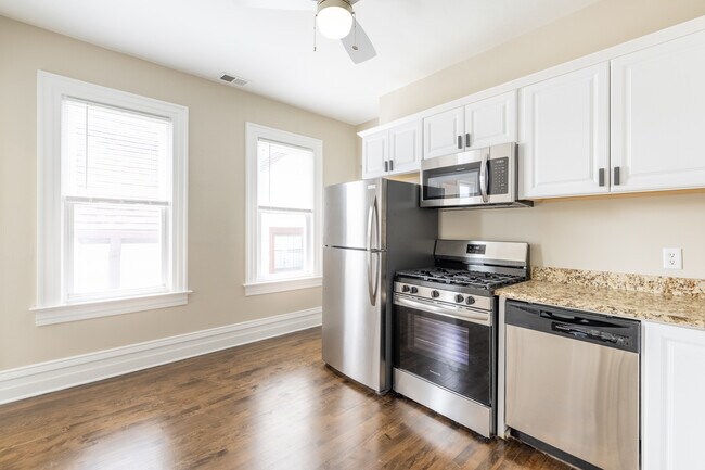 2754 S Logan Ave, Unit 2754 Upper in Milwaukee, WI - Building Photo - Building Photo