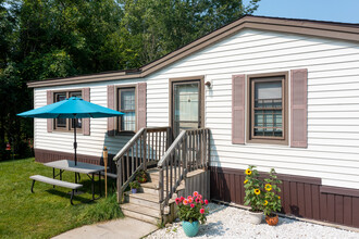 Tyrone Woods Manufactured Home Community in Fenton, MI - Building Photo - Building Photo