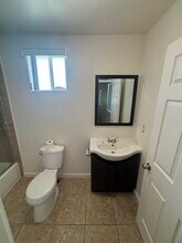 246 E 97th St in Los Angeles, CA - Foto de edificio - Building Photo