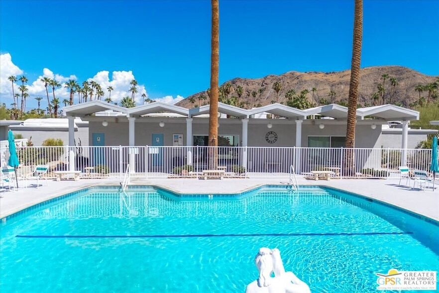 483 E Avenida Granada in Palm Springs, CA - Building Photo