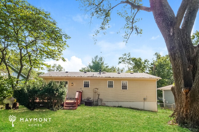 313 NE Lakeview Dr in Blue Springs, MO - Building Photo - Building Photo