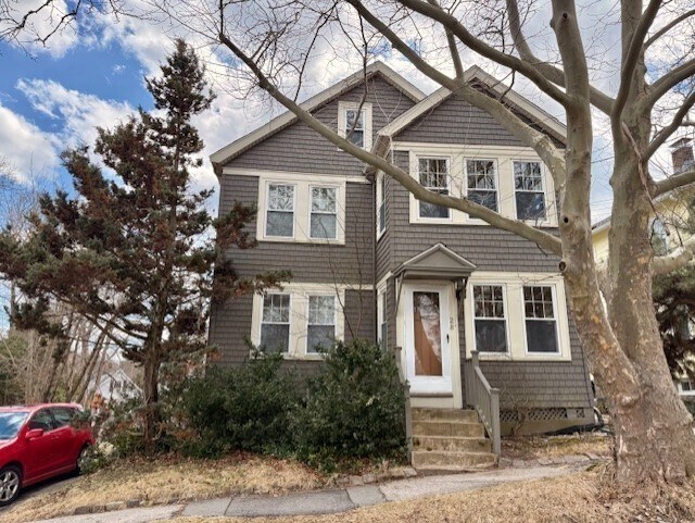 28 Maple St in Milton, MA - Building Photo