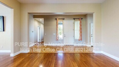 8744 Merlot Way in Windsor, CA - Building Photo - Building Photo