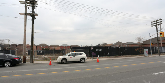 The Ossington Luxury Townhomes in Toronto, ON - Building Photo - Building Photo