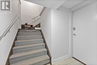 2504-2504 Lake Shore Blvd W in Toronto, ON - Building Photo - Building Photo