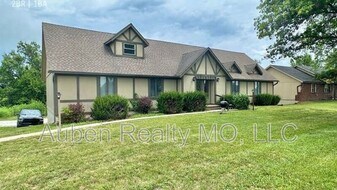 11763 Wood Oak Ave in Richmond, MO - Building Photo
