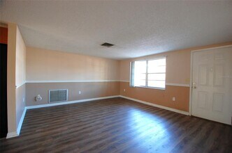 7814 Topay Ln in Port Richey, FL - Building Photo - Building Photo