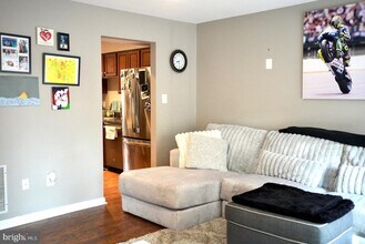 537 Congressional Dr in Westminster, MD - Foto de edificio - Building Photo