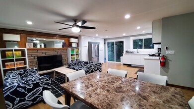 1803 N 200th St in Shoreline, WA - Building Photo - Building Photo