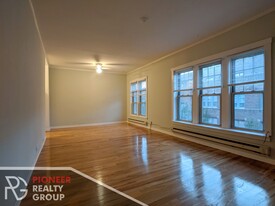 634 W Barry Ave, Unit B622-S3 Apartments