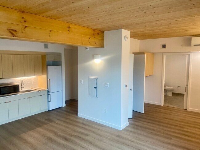 154 Broadway, Unit 310 in Somerville, MA - Building Photo - Building Photo