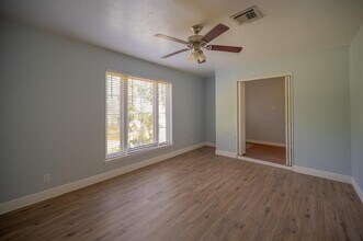 326 Windsor Square in Alvin, TX - Building Photo - Building Photo