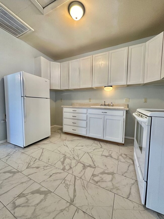 504 E 17th St in San Angelo, TX - Building Photo - Building Photo