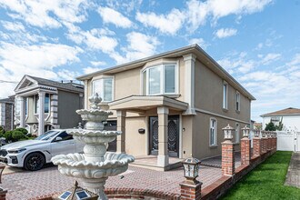 16126 92nd St in Howard Beach, NY - Foto de edificio - Building Photo