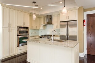 23 Eton Row in Weehawken, NJ - Building Photo