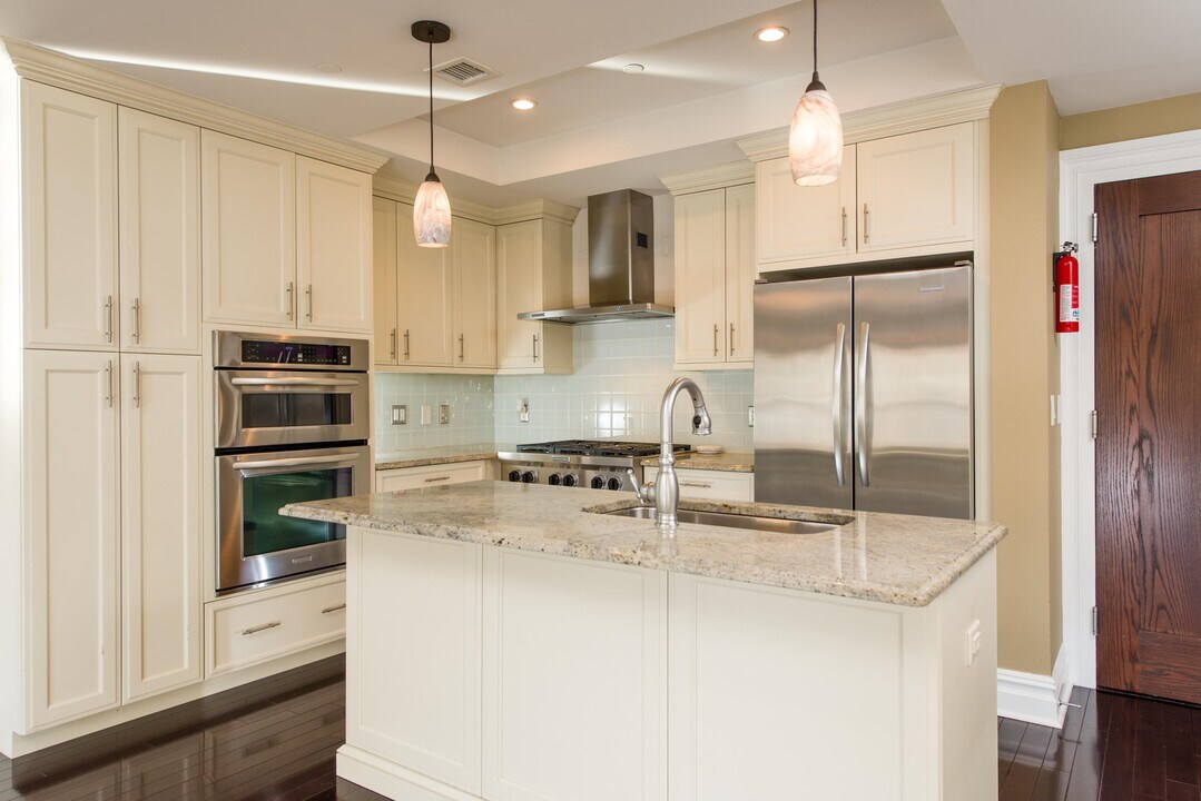 23 Eton Row in Weehawken, NJ - Building Photo