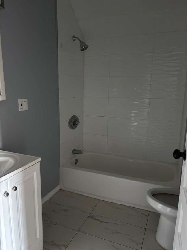 74-78-78 Baldwin Ave in Newark, NJ - Building Photo - Building Photo