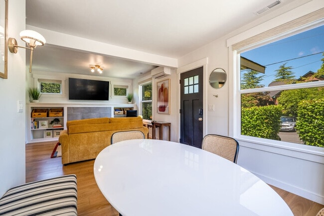 2655 NW 86th St in Seattle, WA - Building Photo - Building Photo