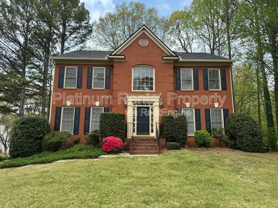11670 Dunhill Pl Dr in Alpharetta, GA - Building Photo
