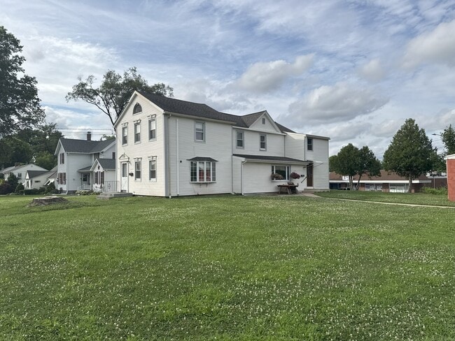 property at 1403 Farmington Ave