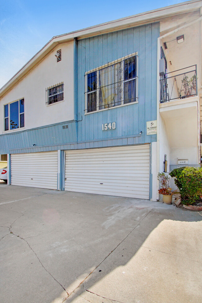 1540 S Orange Grove Ave in Los Angeles, CA - Building Photo - Building Photo