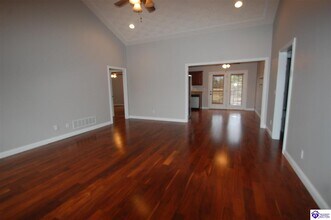 223 S Rushmore Dr in Vine Grove, KY - Building Photo - Building Photo