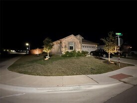 300 Belmont Pl in Lockhart, TX - Building Photo