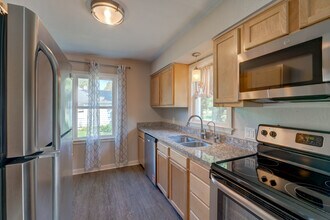 5212 Midmoor Rd in Monona, WI - Building Photo - Building Photo