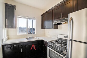 1327 Magnolia Ave, Unit 207 in Los Angeles, CA - Building Photo - Building Photo