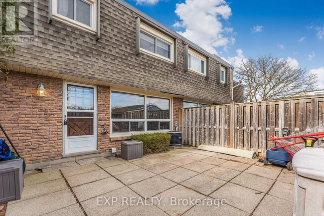 5-105 Woodlawn Ct in Grimsby, ON - Building Photo - Building Photo
