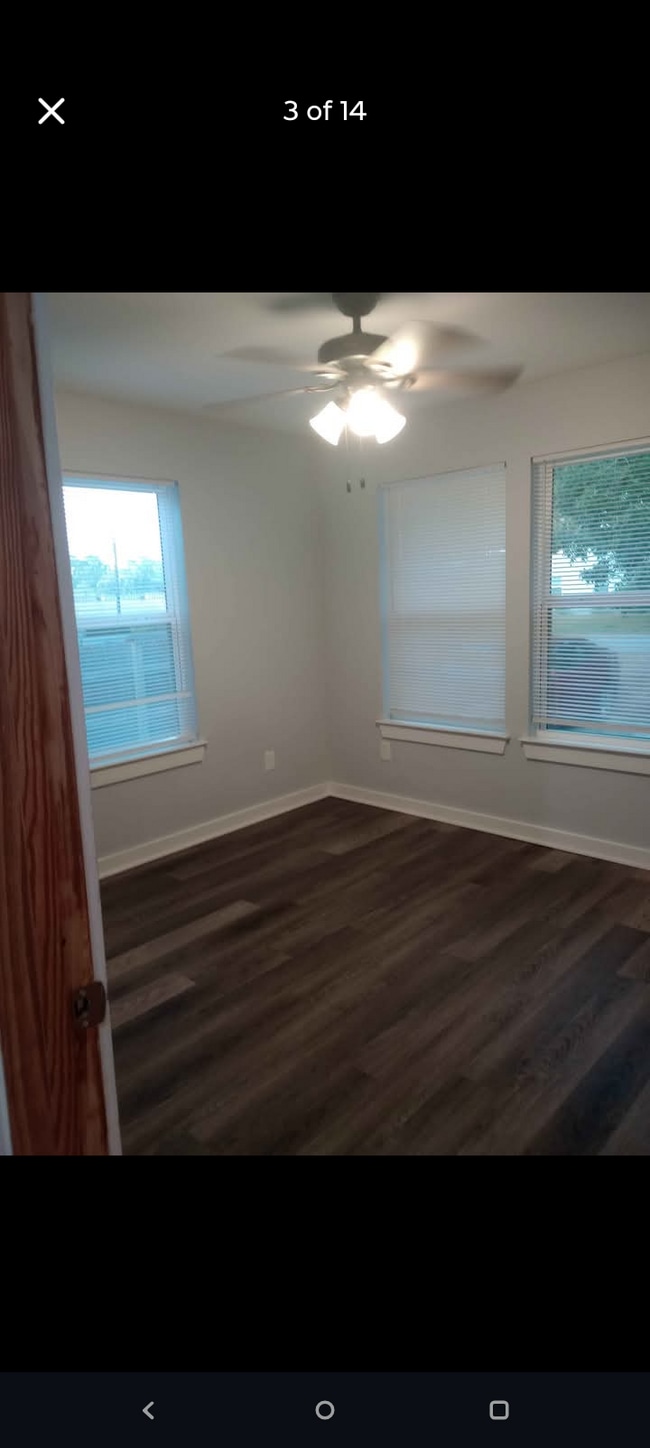 202 Prima St in Smithville, TX - Building Photo - Building Photo