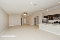 883 Wheatley St SE in Palm Bay, FL - Foto de edificio - Building Photo