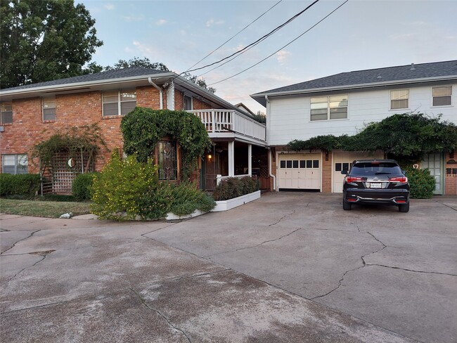 property at 2821 Eastgrove Ln