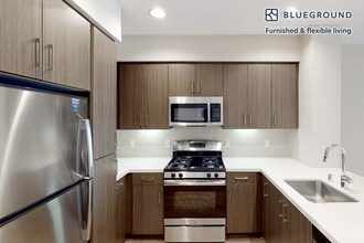 7400 Center Ave in Huntington Beach, CA - Foto de edificio - Building Photo