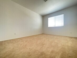 70 Belle La Blanc Ave in Las Vegas, NV - Building Photo - Building Photo